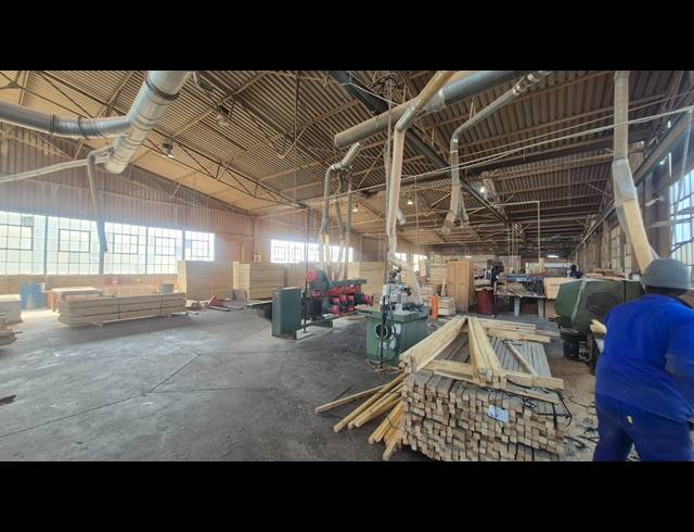 2,500M² FACTORY TO LET IN ANDERBOLT